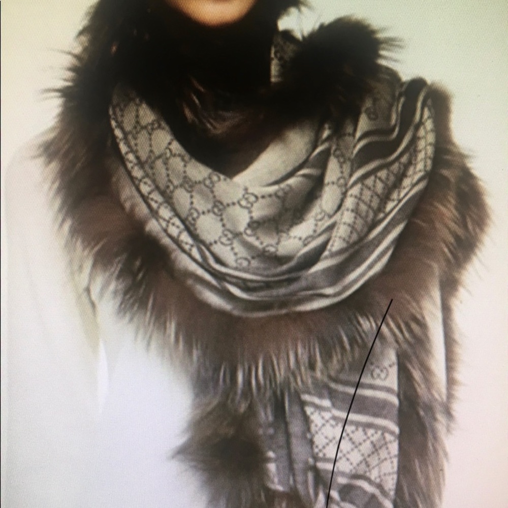 GUCCI, Beautiful Fox Fur Cashmere Shawl